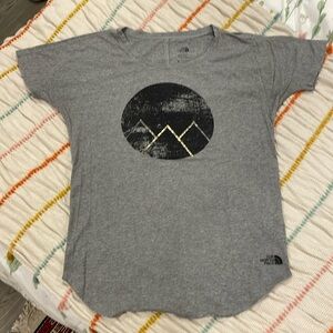 EUC The North Face Graphic T-shirt